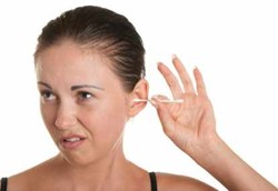 Awas, Korek Kuping Bisa Merusak Gendang Telinga