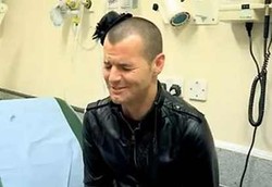 Dari Gaya Jadi Konyol Karena Jadi Korban Lem Super