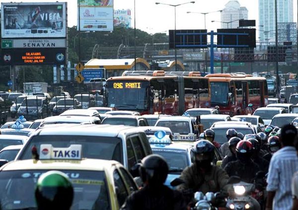 Bus TransJ Tak Lagi Menggoda