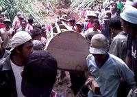 3 Warga Tewas Tertimbun Longsor 