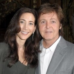 Paul McCartney Resmi Tunangan dengan Nancy Shevell