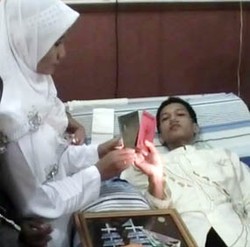 Sakit Kronis, Pasangan Muda Menikah di Rumah Sakit