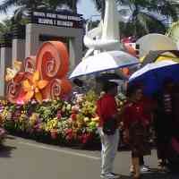 Puluhan Mobil Hias Ramaikan HUT ke 718 Surabaya 