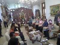 Kenakan Blouse Coklat, Megawati Sambut Pimpinan MPR