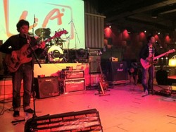 Rehat Delapan Bulan, Pemain Bass Efek Rumah Kaca Aktif Kembali