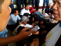 Aksi Tidur di Gedung DPR