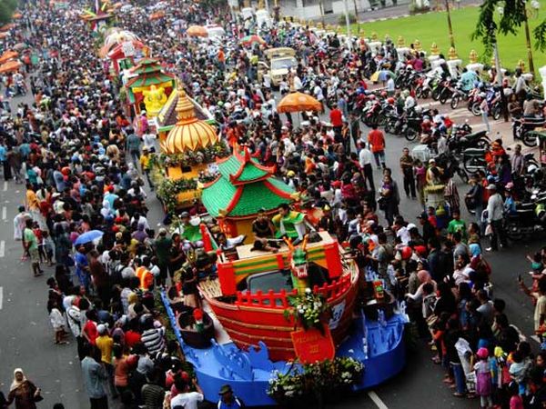 Pawai HUT Surabaya