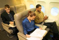 Gangguan Kesehatan yang Muncul Saat Naik Pesawat Terbang