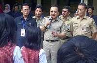 Foke Candai Ortu Siswa SD yang Tegang Anaknya Ikut UN