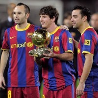 Fergie Cari Solusi Hadapi Trio Barca