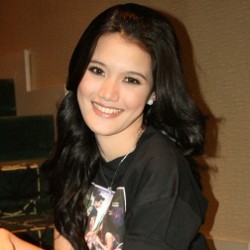 Adegan Ranjang Tantangan Menggiurkan Bagi Dwi Kartini