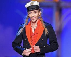 John Galliano Tuntut Pengacaranya Karena Mencuri
