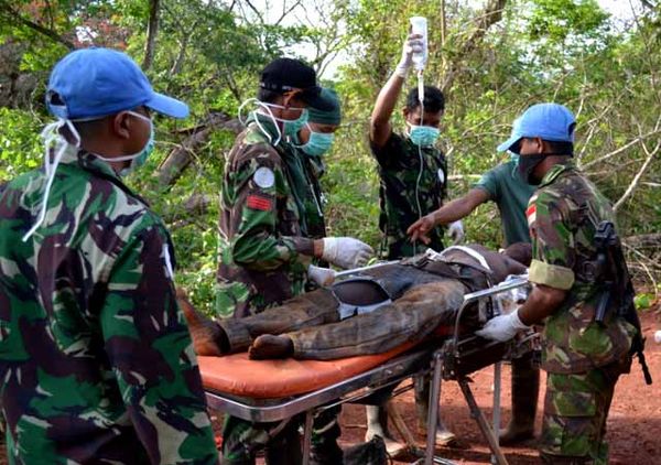 TNI Evakuasi Korban Kecelakaan Maut di Dungu