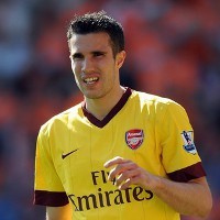 Van Persie Terus Memangsa Tuan Rumah