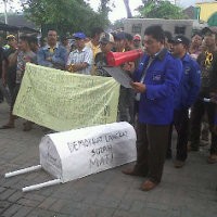 Protes Demokrat, Kader di Langkat Demo Bawa Keranda