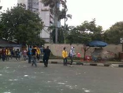  Mahasiswa UKI Cs Lempar Batu & Bakar Ban, Jalan Cililitan-Cawang Ditutup