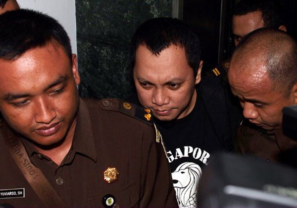 Berkas Suap Gayus Dilimpahkan ke Kejari Jakpus Berkas Suap Gayus Dilimpahkan ke Kejari Jakpus