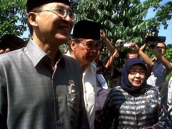 Suryadharma Ali Kunjungi Ponpes Al Zaytun Suryadharma Ali Kunjungi Ponpes Al Zaytun