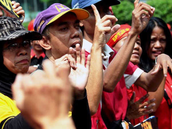 Pekerja Tuna Rungu Tuntut Pesangon