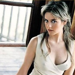 Alicia Silverstone Ingin Menjadi Ibu Sejak Umur 2 Tahun 