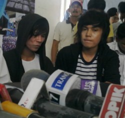 Dikirim ke Rutan Cipinang, Andhika dan Izzi Dapat Bunga dari Fans