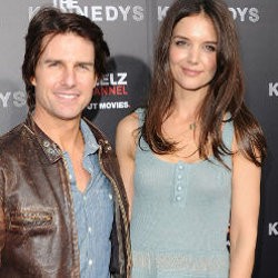 Putri Tom Cruise Bekerja di Butik Katie Holmes 