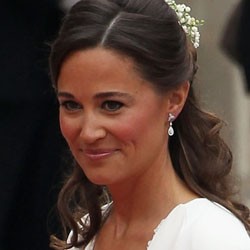 Pippa Middleton Doyan Party Sampai Buka Baju