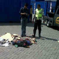 Terlindas Alat Berat Pengangkut Peti Kemas, Tubuh Mat Rai Hancur