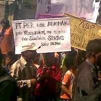 Tuntut Hak Pengelolaan Limbah, Ratusan Warga Turun ke Jalan