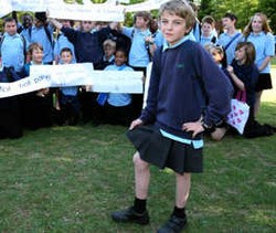 Tak Terima Diskriminasi, Siswa 12 Tahun Pakai Rok ke Sekolah