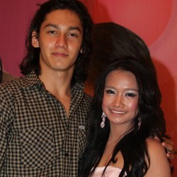 Samuel Zylqwyn Malu-malu Gandeng Pacar Baru