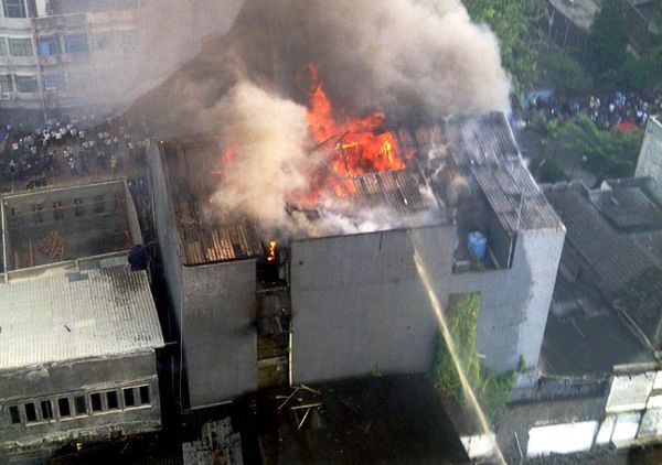 Sebuah Ruko di Tanah Abang Terbakar