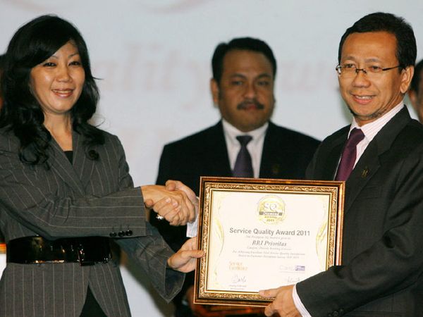 BRI Raih SQ Award 2011