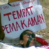 Tolak Pembangunan Gedung Baru DPRD, Mahasiswa Aksi Kubur Diri