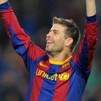 Ferdinand Angkat Topi buat Pique