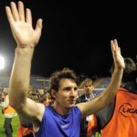 Messi: Madrid Persulit Barca Raih Titel