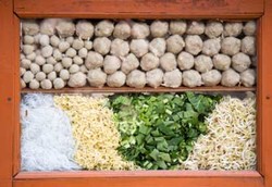 Bakso Nyangkut di Tenggorokan? Jangan Panik, Ambil Pulpen!