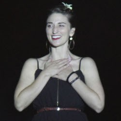 Konser Sara Bareilles Atraktif dan Memukau