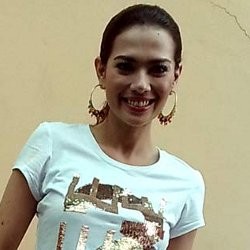 Catherine Wilson : Kata Orang, Betis Aku Seksi