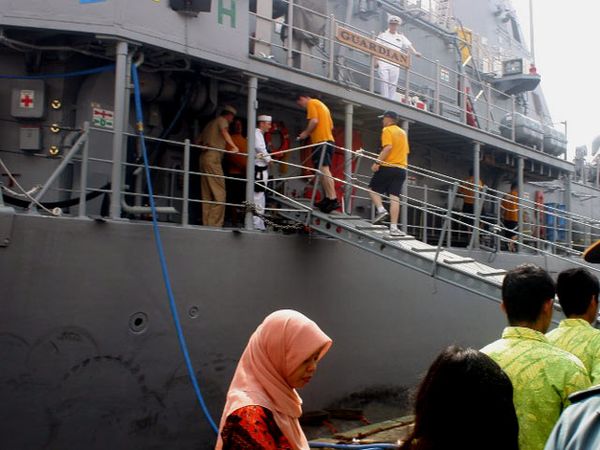 Berkunjung ke USS Germantown