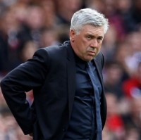 Cech Juga Ikut Bela Ancelotti