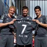 Bersama Dalglish, Suarez Yakin Liverpool Lebih Kompetitif 