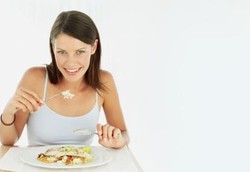 Tips Makan Sedikit Tapi Perut Kenyang untuk Jaga Berat Badan