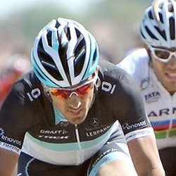 Oakley Radar XL Untuk Atlet Juara Dunia Sepeda