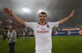 Van Bommel Berharap Terus di Milan
