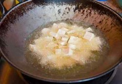 Sering Makan Gorengan dan Daging Merah Bisa Picu Kanker Usus