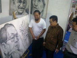 Kunjungi Pasar Seni di Surabaya, Muhaimin Borong Lukisan Gus Dur