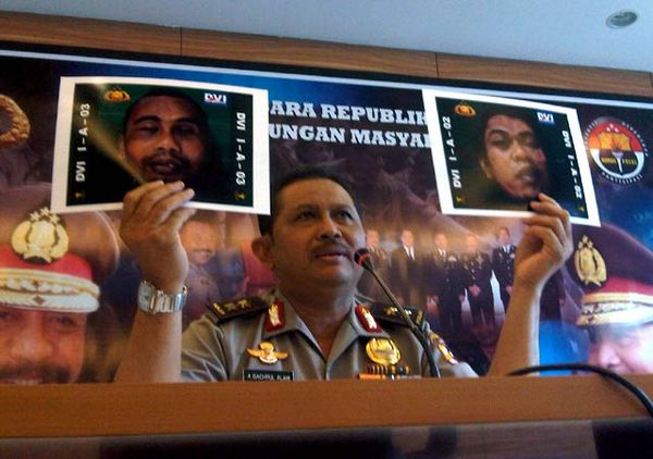 Polri Rilis Foto Sigit Qurdowi & Hendro 