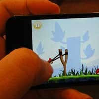 iPhone 4 dan Angry Birds Ukir Rekor Dunia