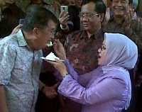 Kado Mufidah pada JK: Kasih Sayang Berlipat & Harapan Berjiwa Muda